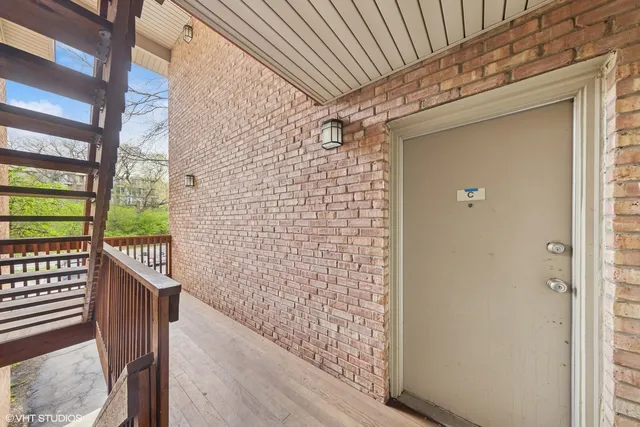 $185,000 | 5809 Oakwood Drive, Lisle, IL 60532