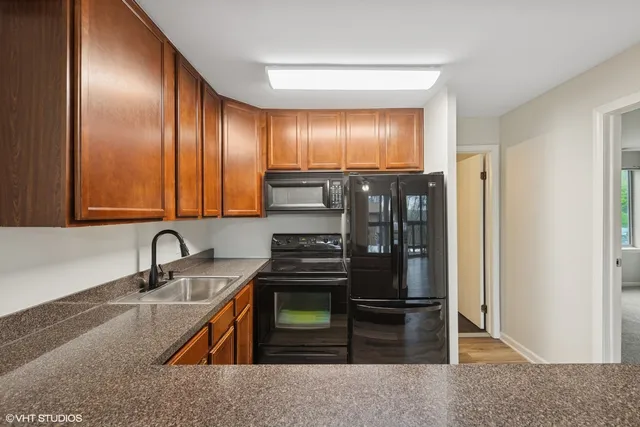 $185,000 | 5809 Oakwood Drive, Lisle, IL 60532