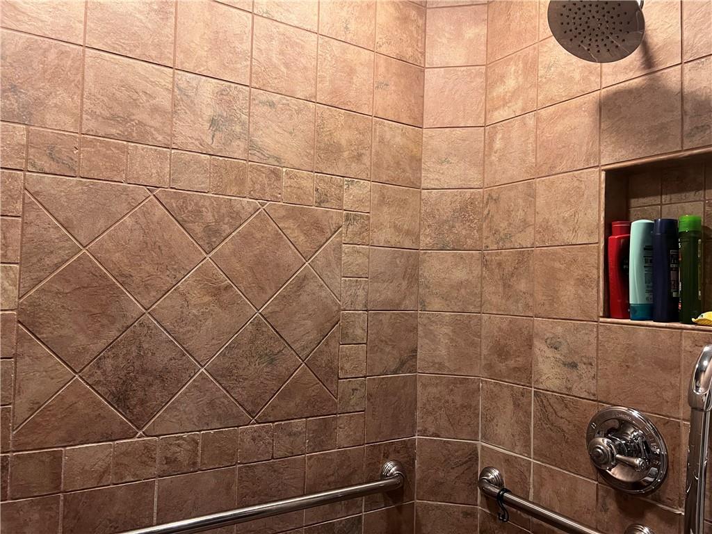 182 Windsor Ridge, Unit 53 New Castle, PA 16105 - Photo 25 of 31 Gallery Image 25