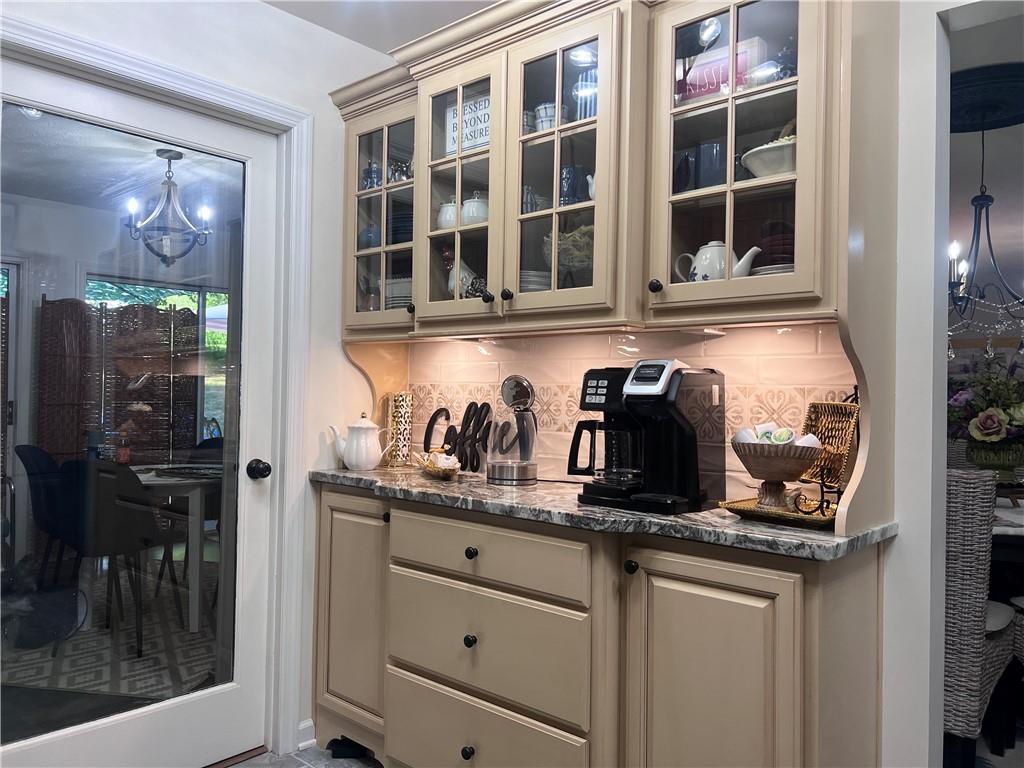 182 Windsor Ridge, Unit 53 New Castle, PA 16105 - Photo 7 of 31 Gallery Image 7