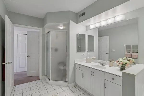 $425,000 | 5555 North Cumberland Avenue, Unit 413, Chicago, IL 60656