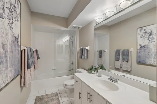 $425,000 | 5555 North Cumberland Avenue, Unit 413, Chicago, IL 60656