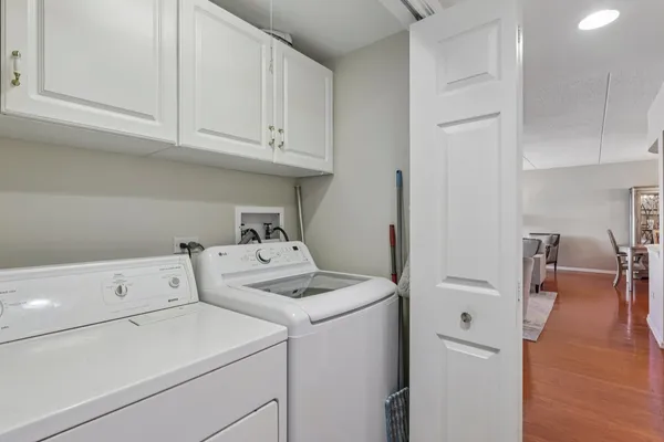 $425,000 | 5555 North Cumberland Avenue, Unit 413, Chicago, IL 60656