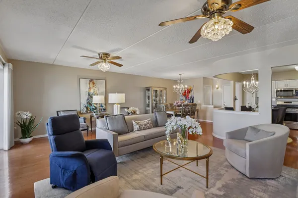 $425,000 | 5555 North Cumberland Avenue, Unit 413, Chicago, IL 60656