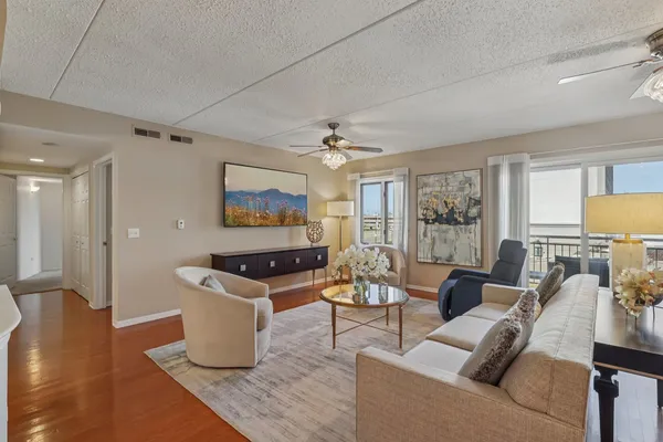 $425,000 | 5555 North Cumberland Avenue, Unit 413, Chicago, IL 60656