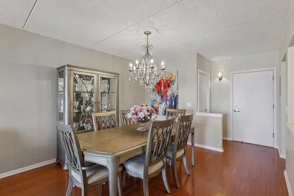 $425,000 | 5555 North Cumberland Avenue, Unit 413, Chicago, IL 60656