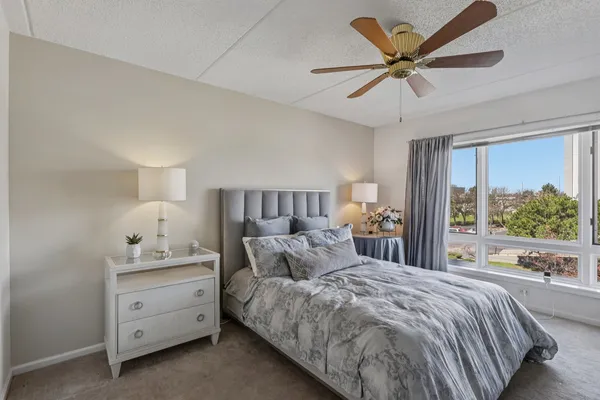 $425,000 | 5555 North Cumberland Avenue, Unit 413, Chicago, IL 60656