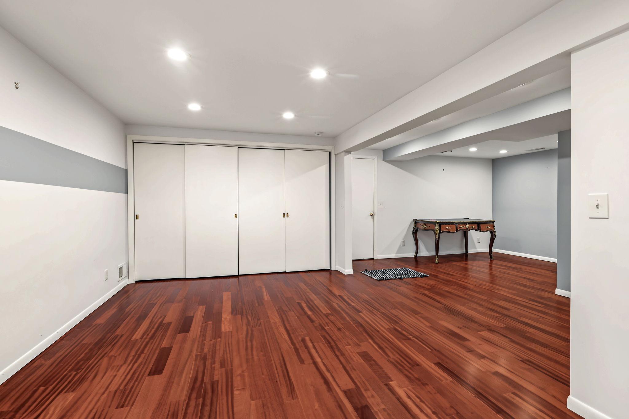 10275 Scarborough Road Bloomington, MN 55437 - Photo 24 of 38 Gallery Image 24