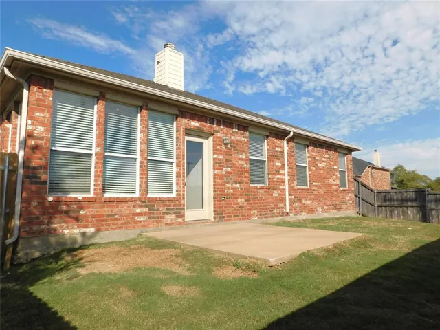 $2,150 | 701 Lone Pine Drive, Little Elm, TX 75068