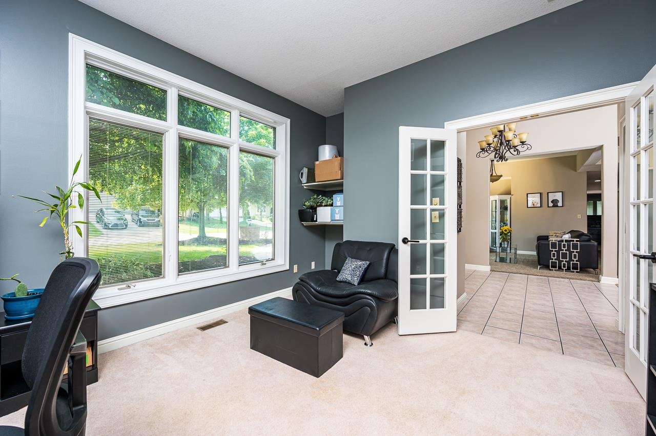 2220 Point Wood Road Fort Wayne, IN 46818 - Photo 7 of 36