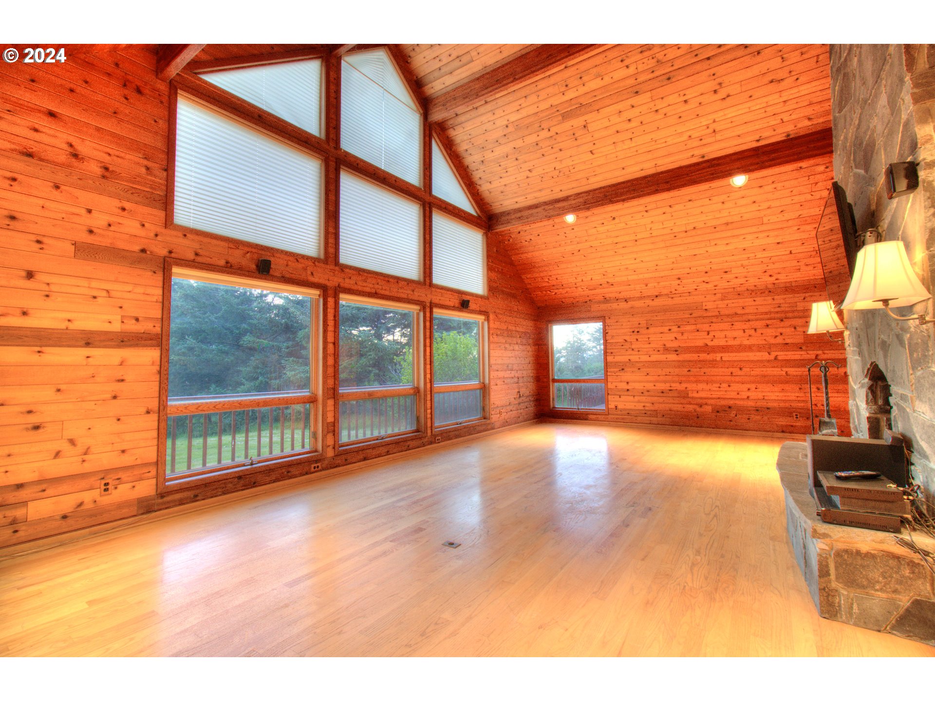 34071 Ophir Road Gold Beach, OR 97444 - Photo 9 of 44 Gallery Image 9