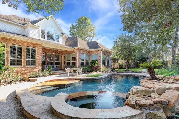 $8,500 | 127 East Bracebridge Circle, The Woodlands, TX 77382