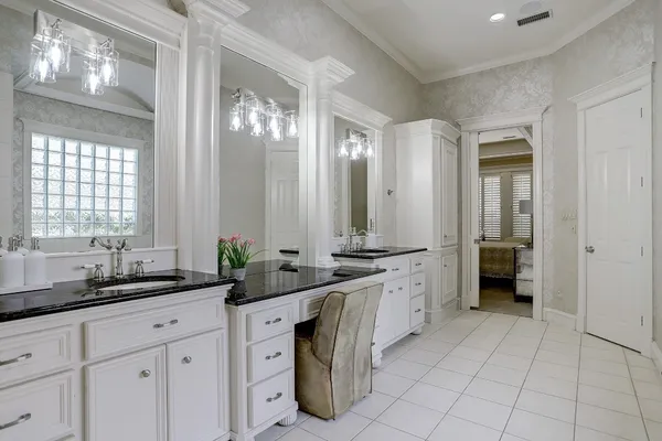 $8,500 | 127 East Bracebridge Circle, The Woodlands, TX 77382