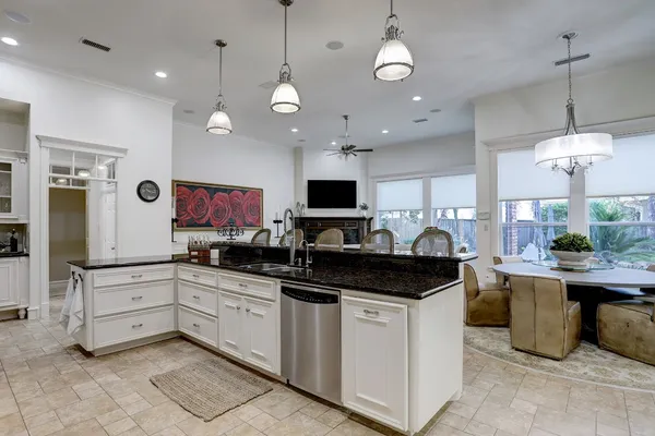 $8,500 | 127 East Bracebridge Circle, The Woodlands, TX 77382