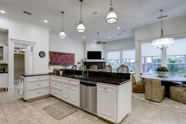$8,500 | 127 East Bracebridge Circle, The Woodlands, TX 77382