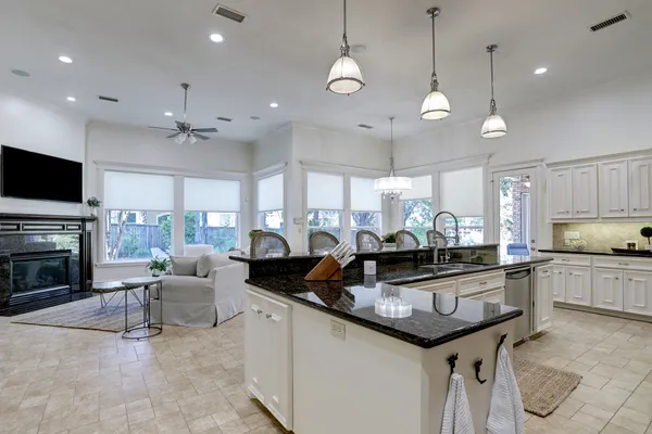 $8,500 | 127 East Bracebridge Circle, The Woodlands, TX 77382