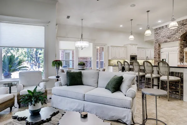 $8,500 | 127 East Bracebridge Circle, The Woodlands, TX 77382