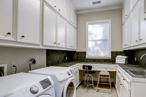 $8,500 | 127 East Bracebridge Circle, The Woodlands, TX 77382