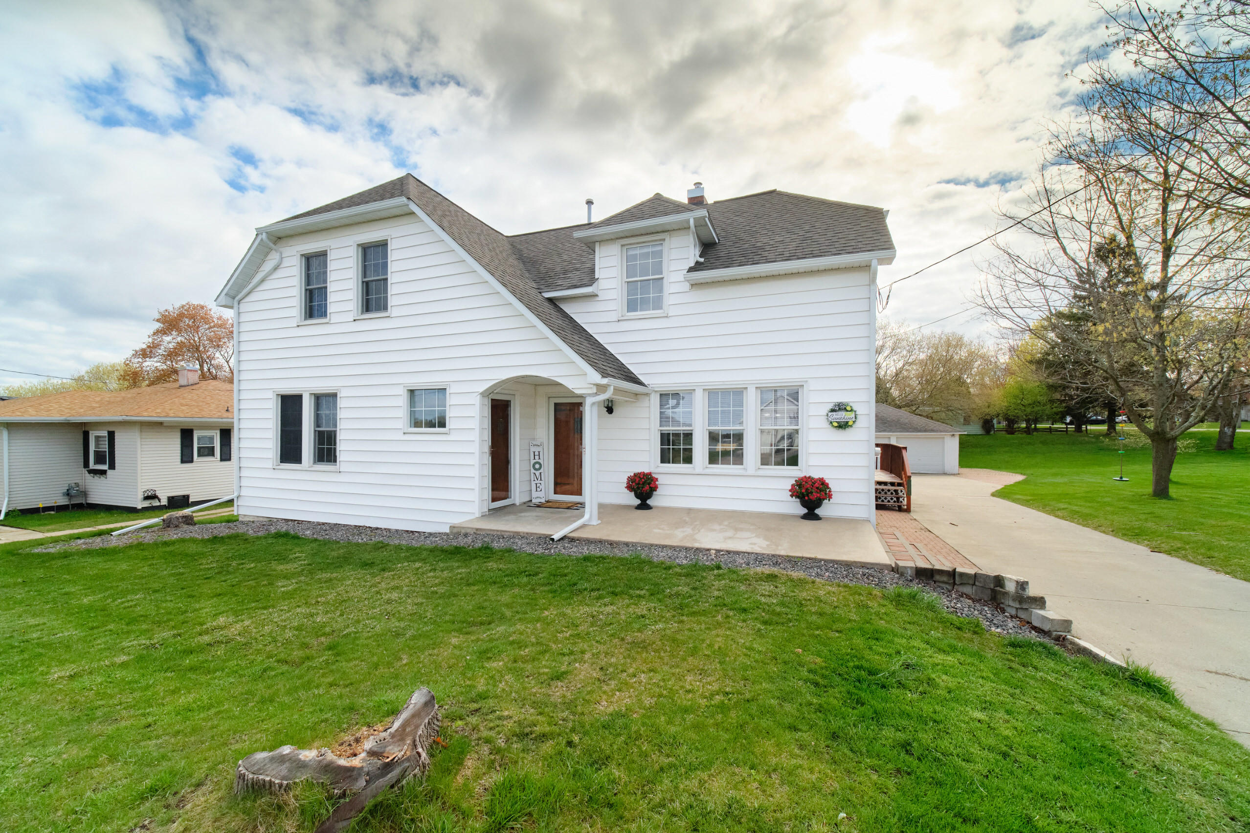 1199 Maple Road Manistee, MI 49660 - Photo 2 of 63 1199_Maple_St-50