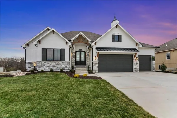 $974,900 | 2034 Southwest Red Barn Lane, Lee's Summit, MO 64082