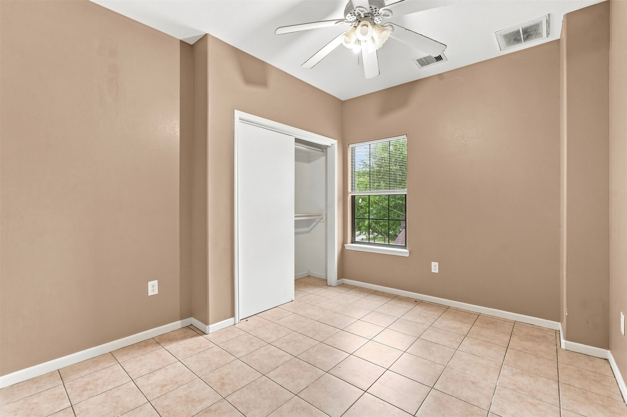 1718 Roxella Street, Unit B Houston, TX 77093 - Photo 16 of 24 Gallery Image 16