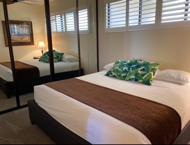 3445 Lower Honoapiilani Road, Unit 255 Lahaina, HI 96761 - Photo 17 of 35 a bedroom with bed and window