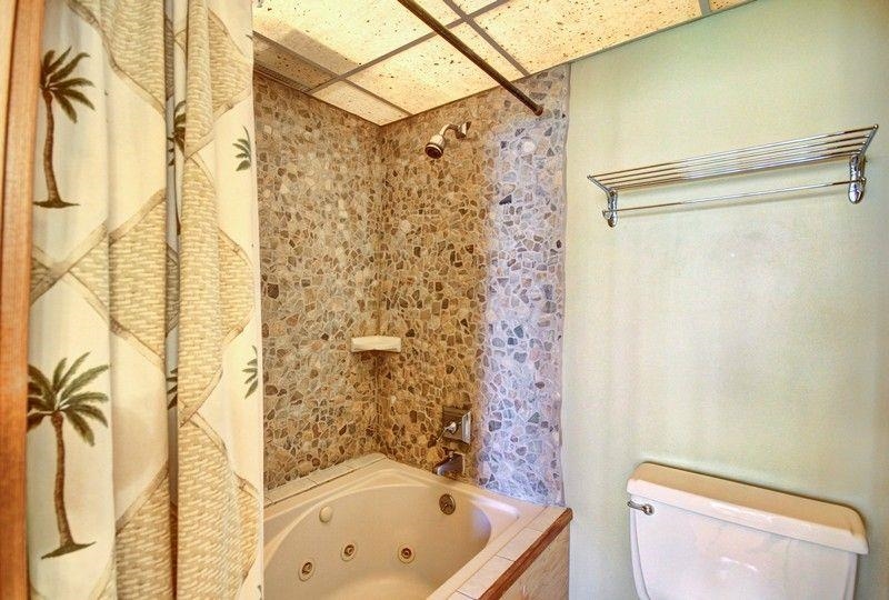 3445 Lower Honoapiilani Road, Unit 255 Lahaina, HI 96761 - Photo 18 of 35 a bathroom with a shower curtain and a sink