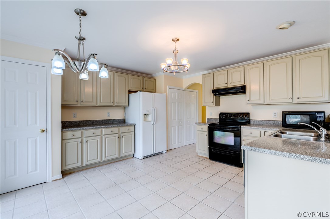 9601 Dunroming Road Chesterfield, VA 23832 - Photo 17 of 34 a kitchen with kitchen island granite countertop a stove sink and refrigerator