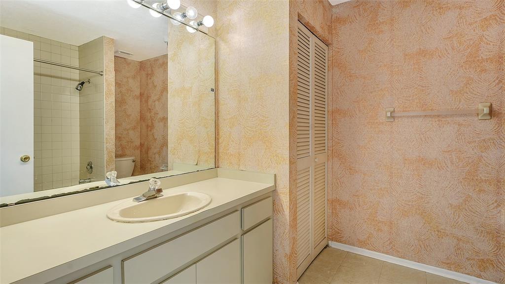 222 Beach Road, Unit 7 Sarasota, FL 34242 - Photo 35 of 61 Gallery Image 35