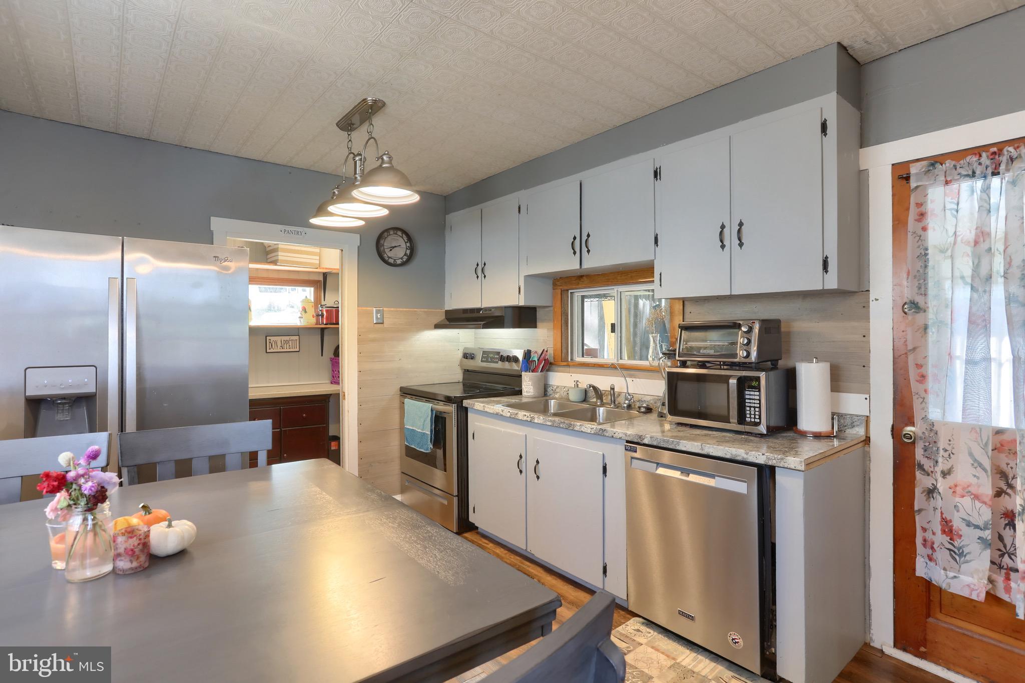 5558 Elizabethtown Road Palmyra, PA 17078 - Photo 12 of 41 Eat-in kitchen