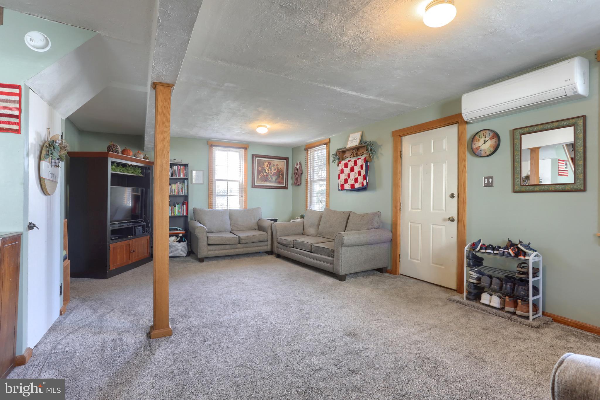 5558 Elizabethtown Road Palmyra, PA 17078 - Photo 5 of 41 Living room
