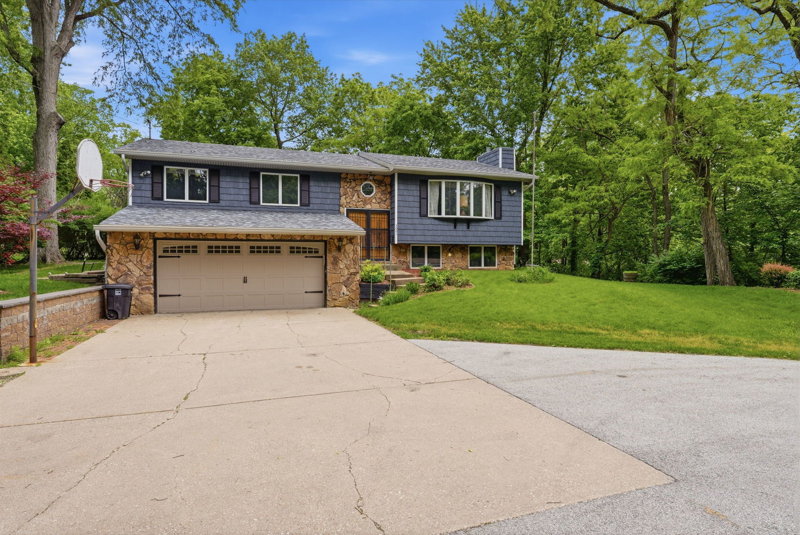 3001 2nd Street Moline, IL 61265 - Photo 3 of 36