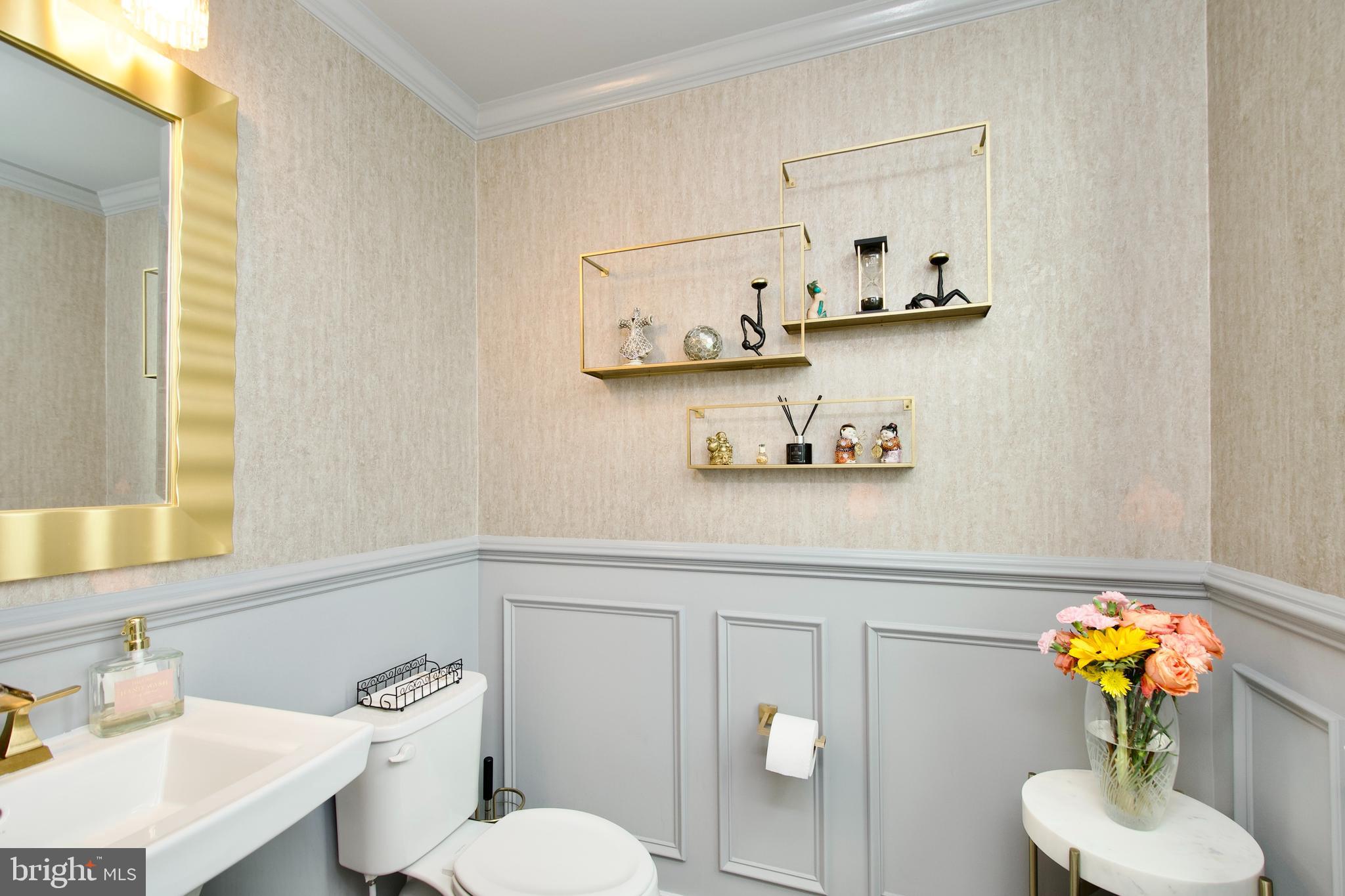 10810 Norbourne Farm Road Upper Marlboro, MD 20772 - Photo 6 of 38 a bathroom with a sink a toilet and a mirror