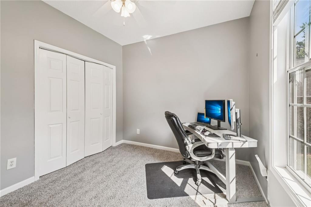 173 Freeman Forest Drive Newnan, GA 30265 - Photo 12 of 35 a workspace with table and chairs