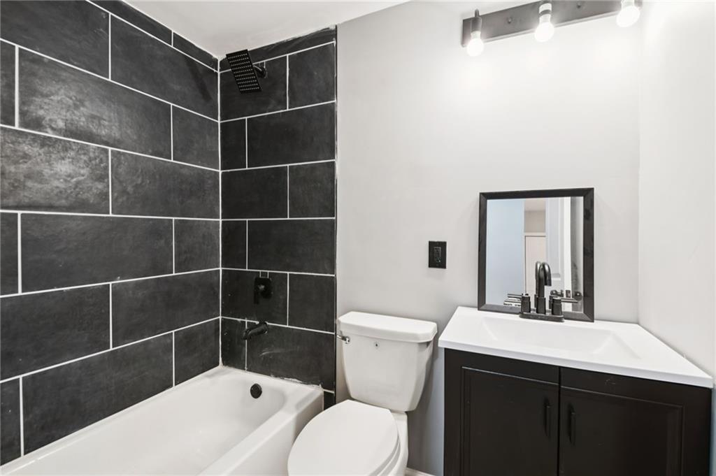 173 Freeman Forest Drive Newnan, GA 30265 - Photo 29 of 35 a bathroom with a sink toilet and shower