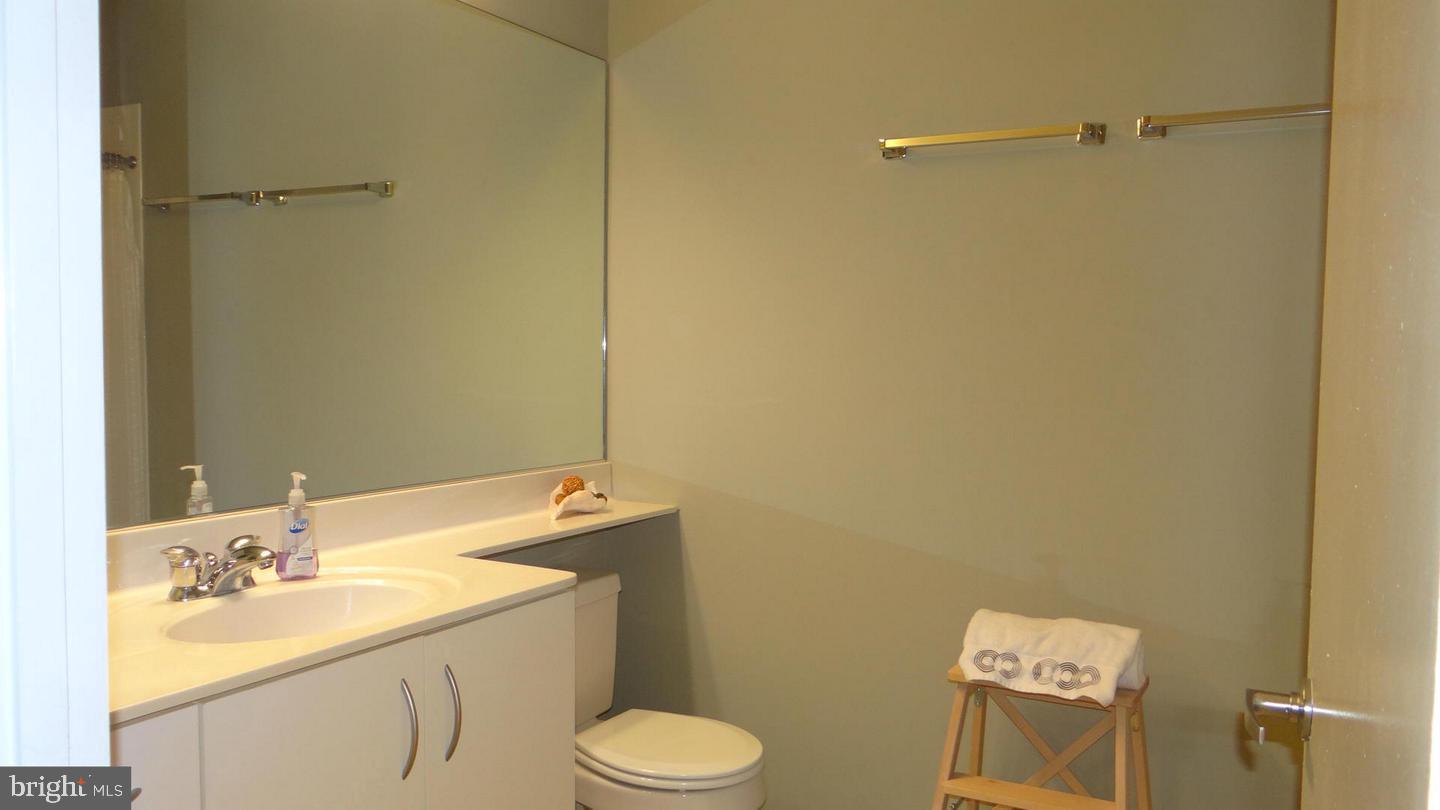 1300 N Street Northwest, Unit 812 Washington, DC 20005 - Photo 14 of 20 Bathroom