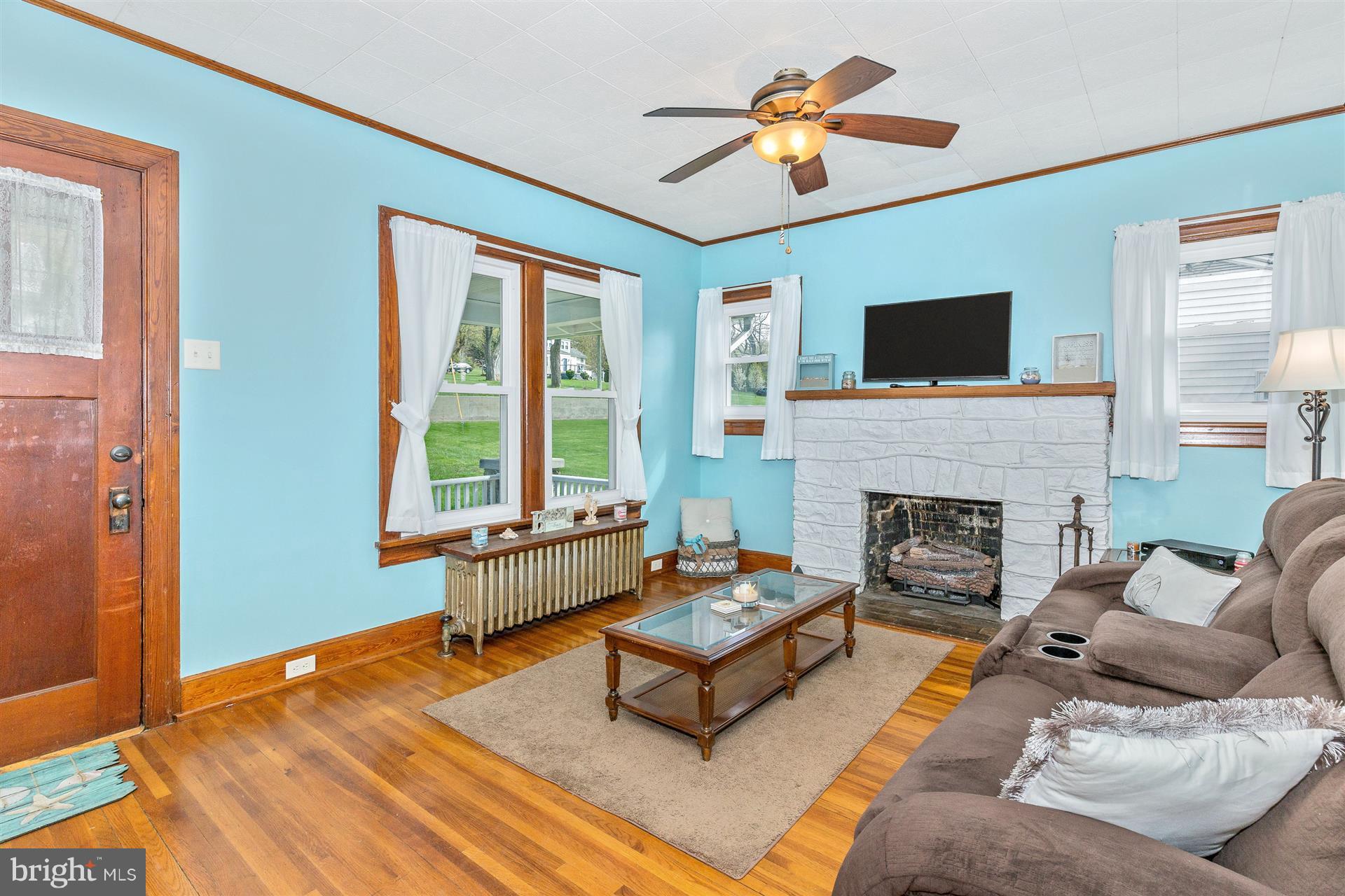 25480 Military Road Cascade, MD 21719 - Photo 2 of 24 Living Room