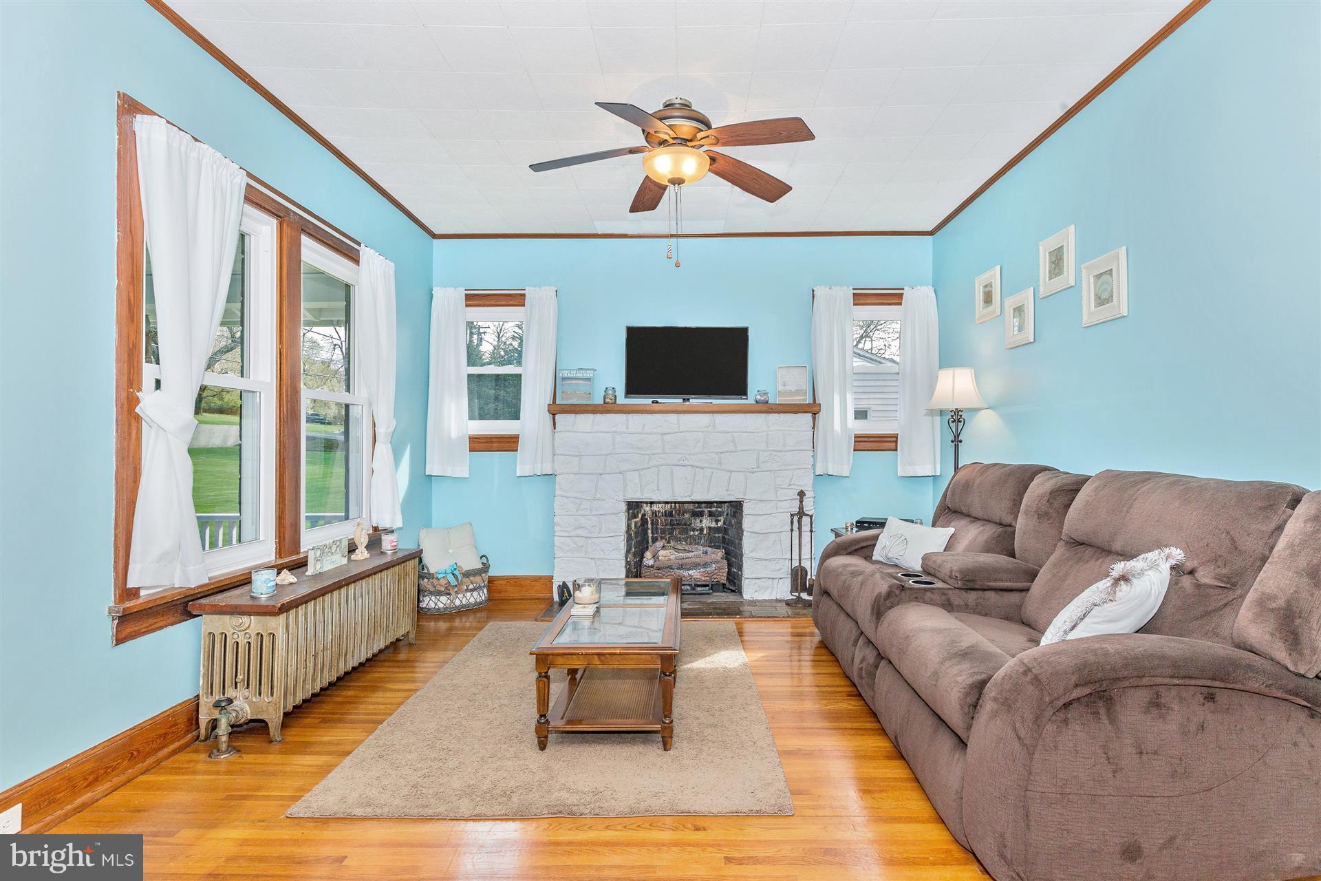 25480 Military Road Cascade, MD 21719 - Photo 3 of 24 Living Room