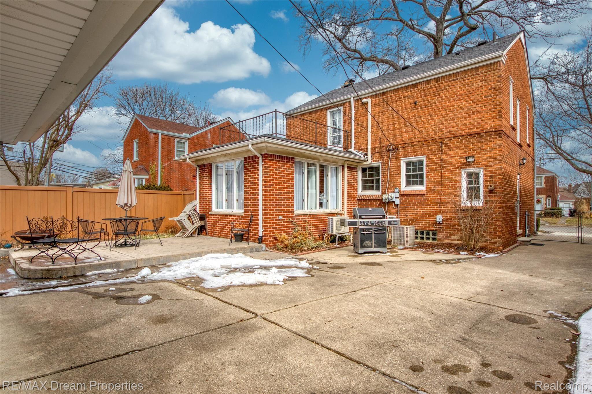 469 Moran Road Grosse Pointe, MI 48236 - Photo 3 of 28 3.jpg