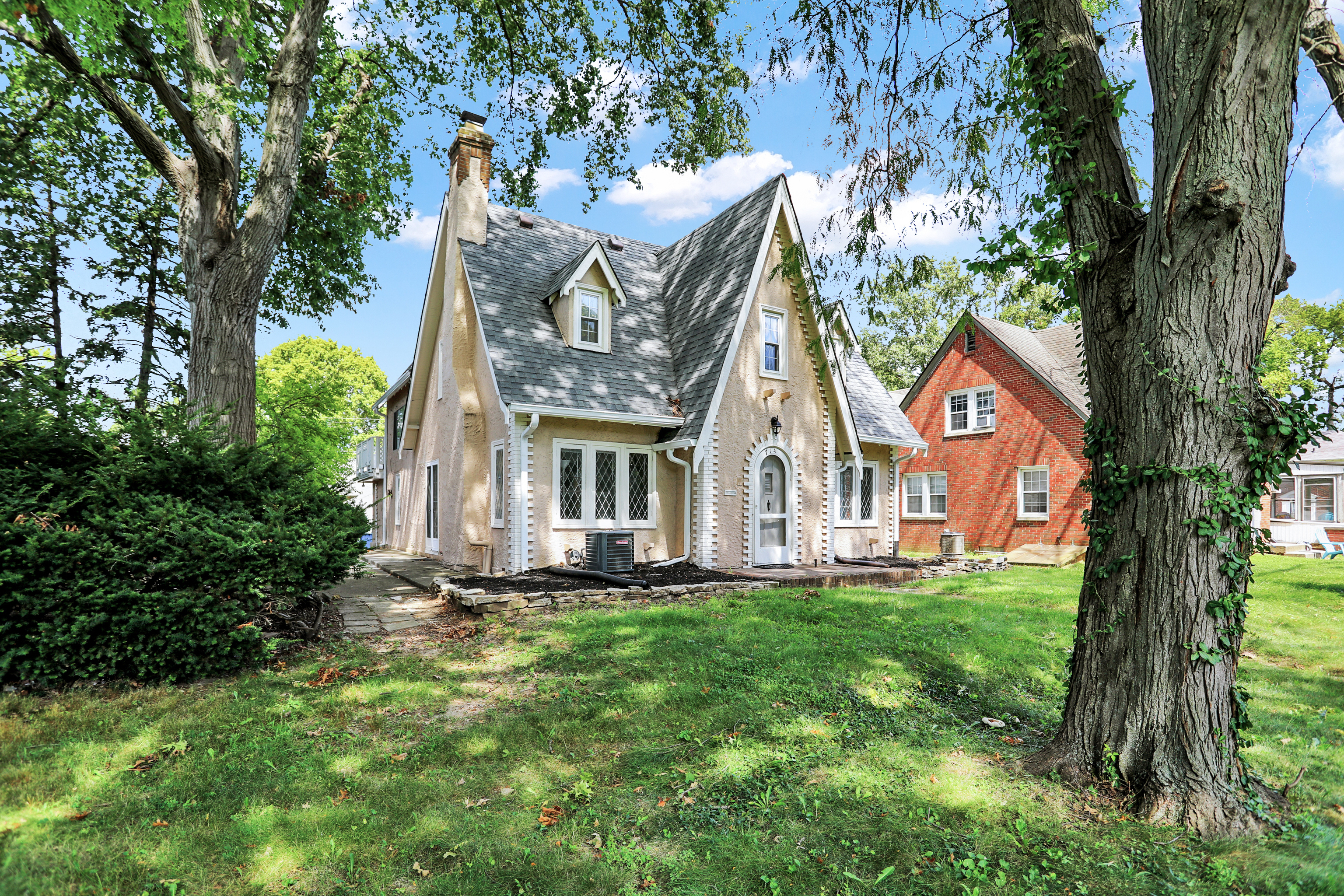 714 Berkley Road Indianapolis, IN 46208 - Photo 6 of 70