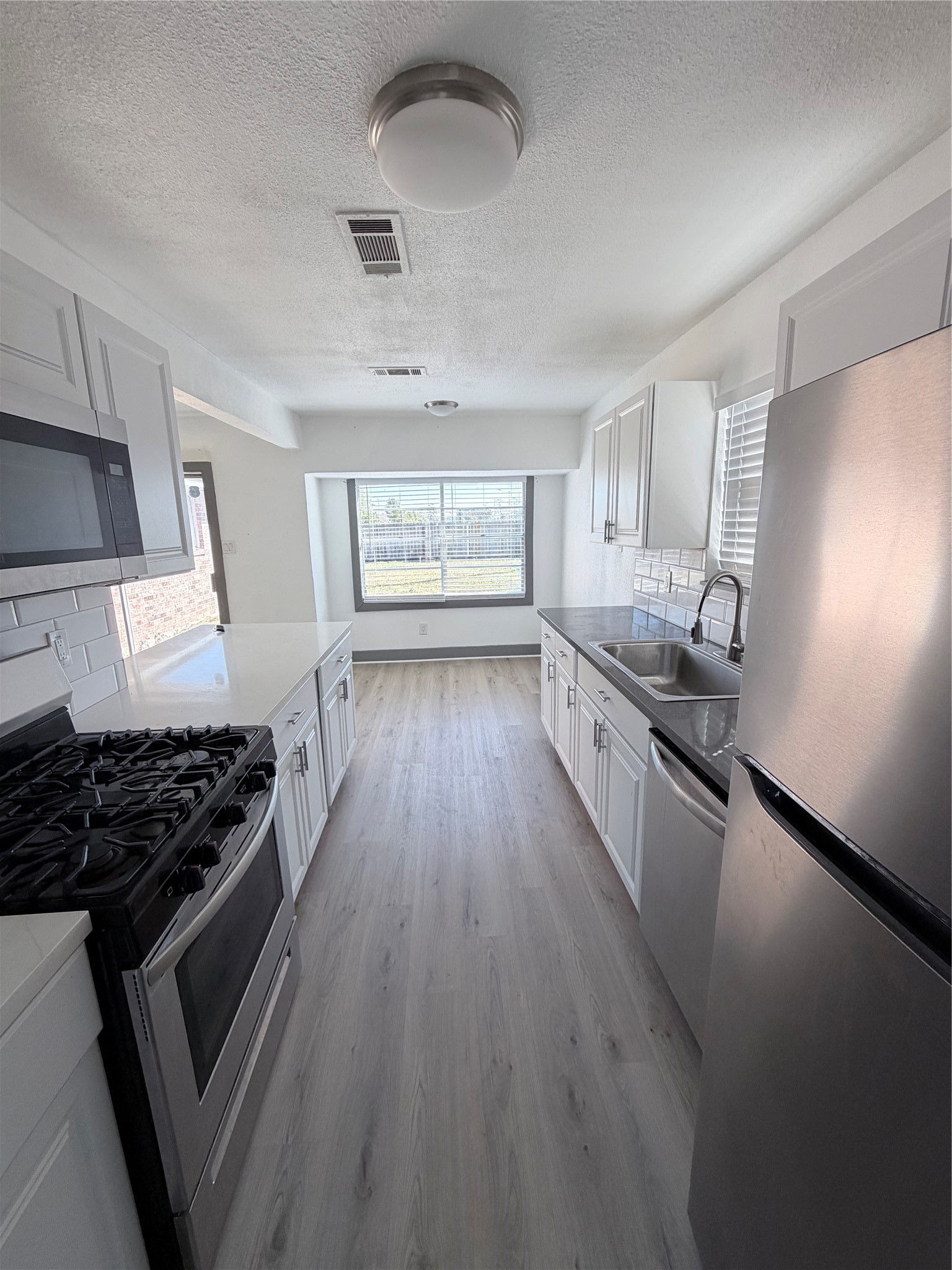 9750 Guest Street Houston, TX 77078 - Photo 8 of 27