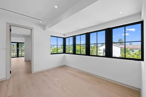 $6,995,000 | 5262 La Gorce Drive, Miami Beach, FL 33140