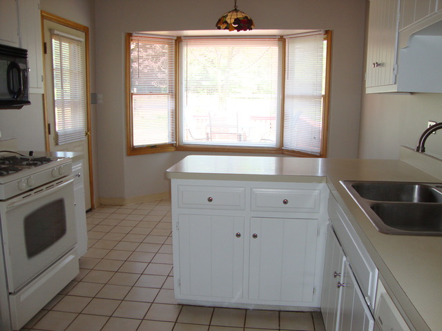 19201 Weber Road Mokena, IL 60448 - Photo 5 of 15 a kitchen with a sink stove and cabinets
