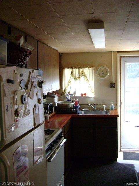 5010 Warmbriar Road White Lake, MI 48383 - Photo 8 of 9 5010 Warmbriar - Kitchen