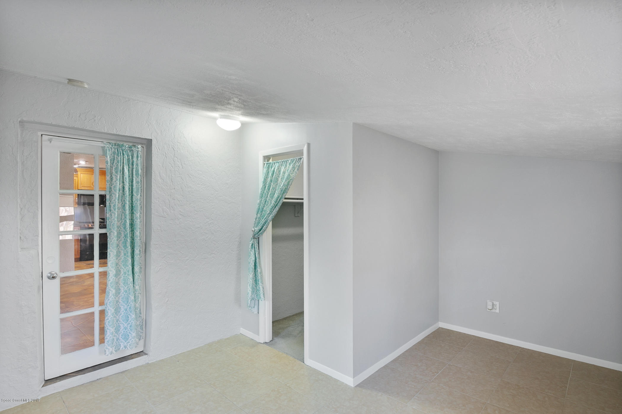 2647 Coventry Road Melbourne, FL 32935 - Photo 13 of 33 2647-coventry-027