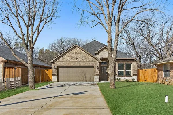 $2,750 | 2117 Avenue B, Grand Prairie, TX 75051