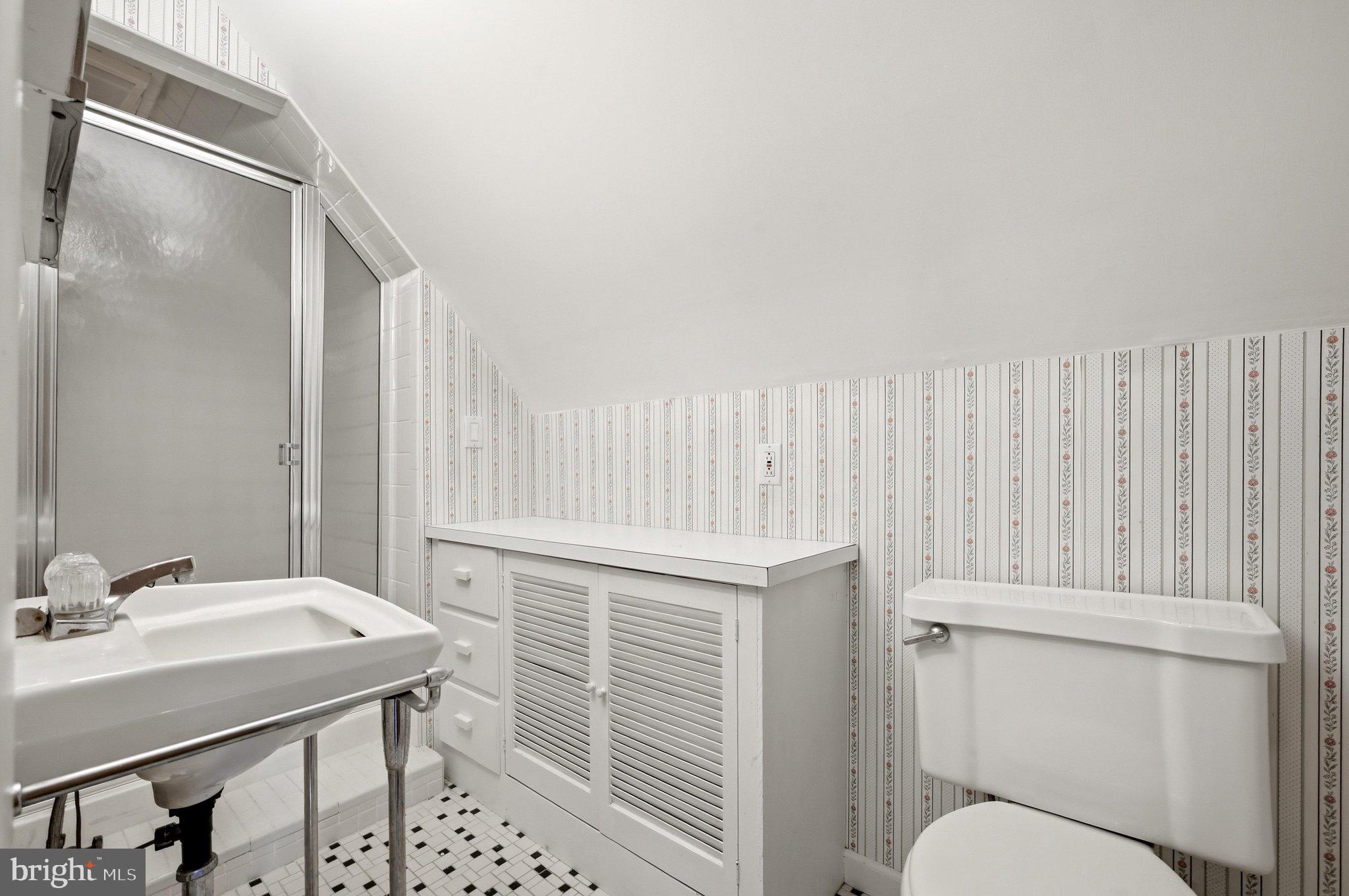17751 Harmony Church Road Hamilton, VA 20158 - Photo 27 of 66 Bathroom