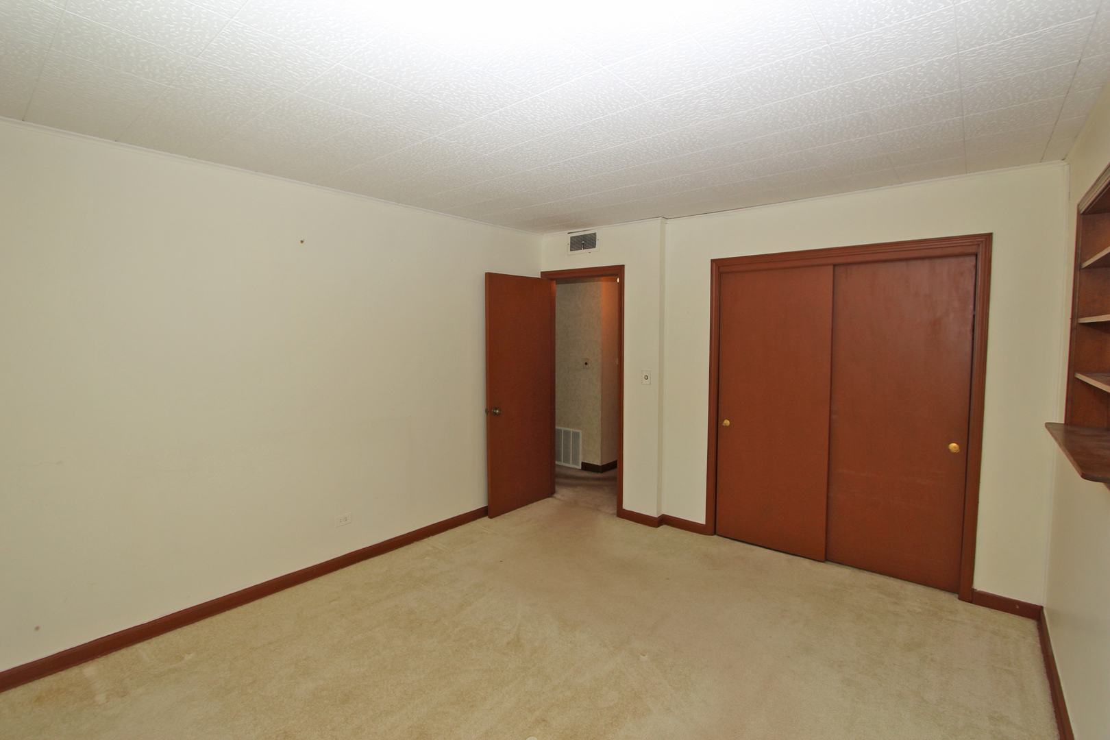 48 Golfview Road Lake Zurich, IL 60047 - Photo 25 of 34 an empty room with closet area