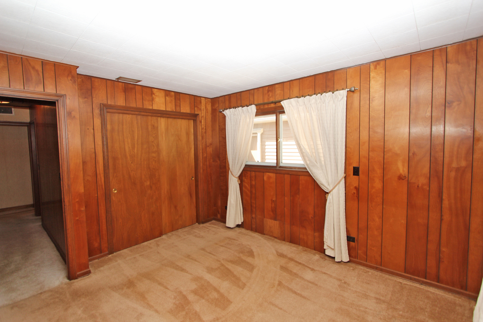 48 Golfview Road Lake Zurich, IL 60047 - Photo 27 of 34 a view of an empty room with a window