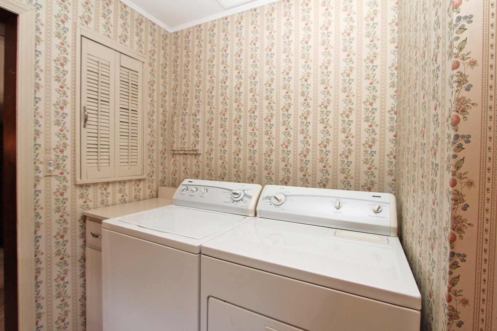 48 Golfview Road Lake Zurich, IL 60047 - Photo 10 of 34 a utility room with dryer and washer